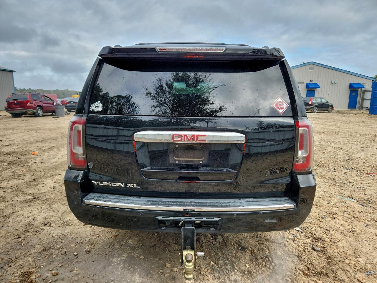 GMC Yukon Denali Image 2