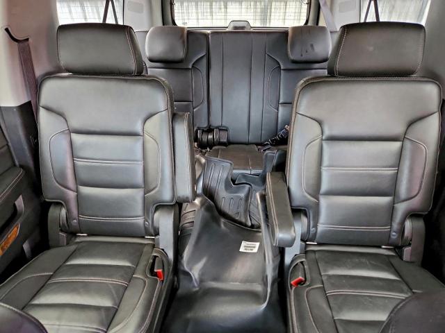 GMC Yukon Denali Image 11
