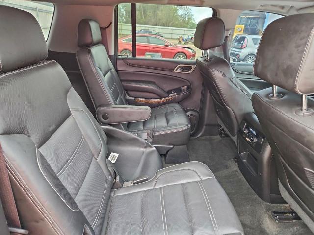 GMC Yukon Denali Image 10