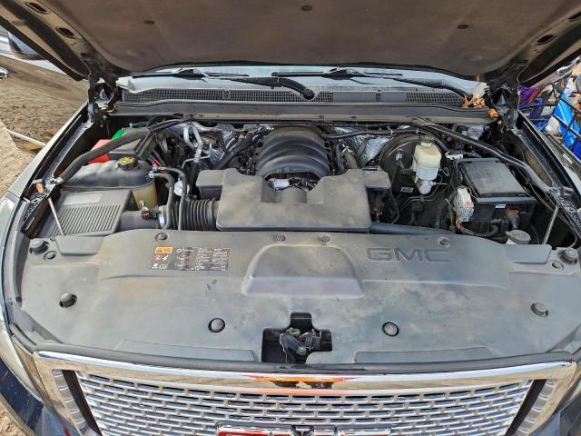 GMC Yukon Denali Image 12