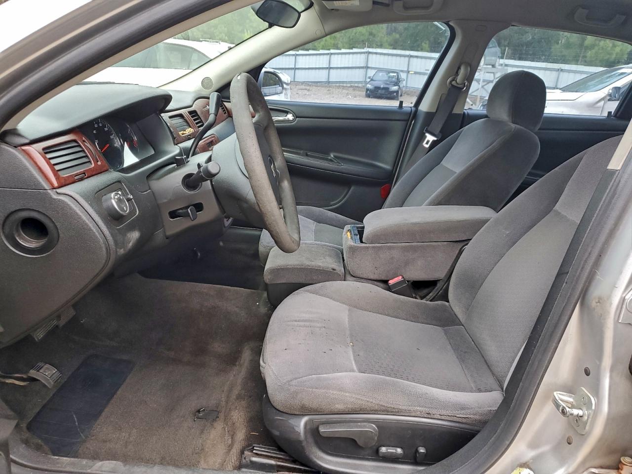 Chevrolet Impala Lt Image 11