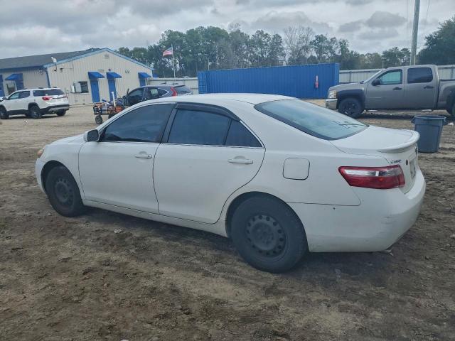 Toyota Camry Le Image 4