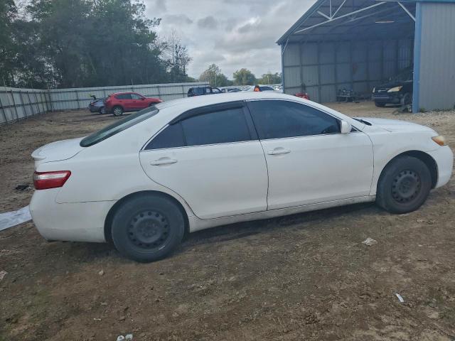 Toyota Camry Le Image 2