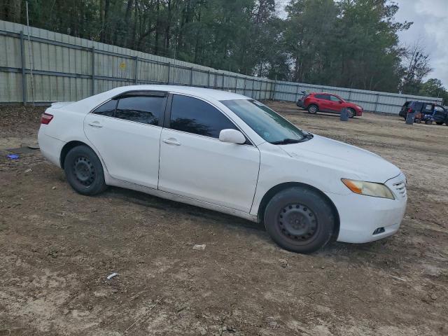 Toyota Camry Le Image 11