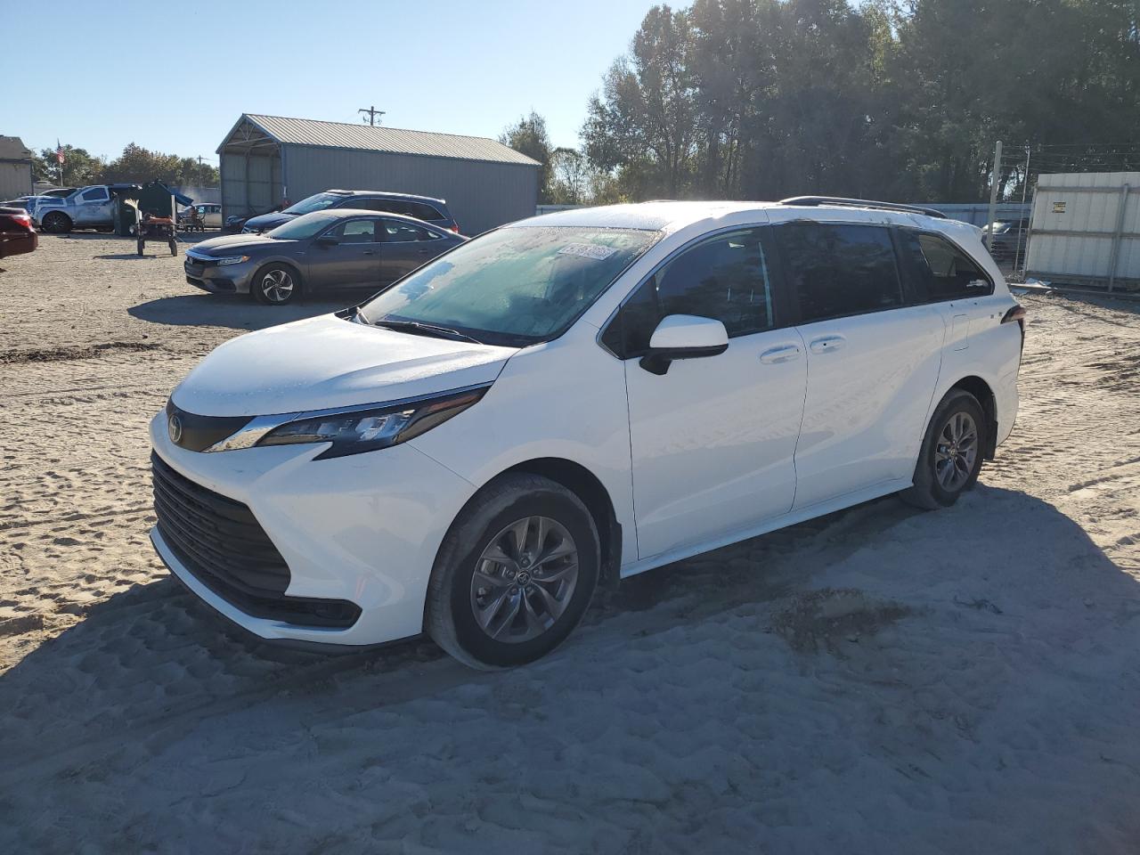 Toyota Sienna Le Image 1