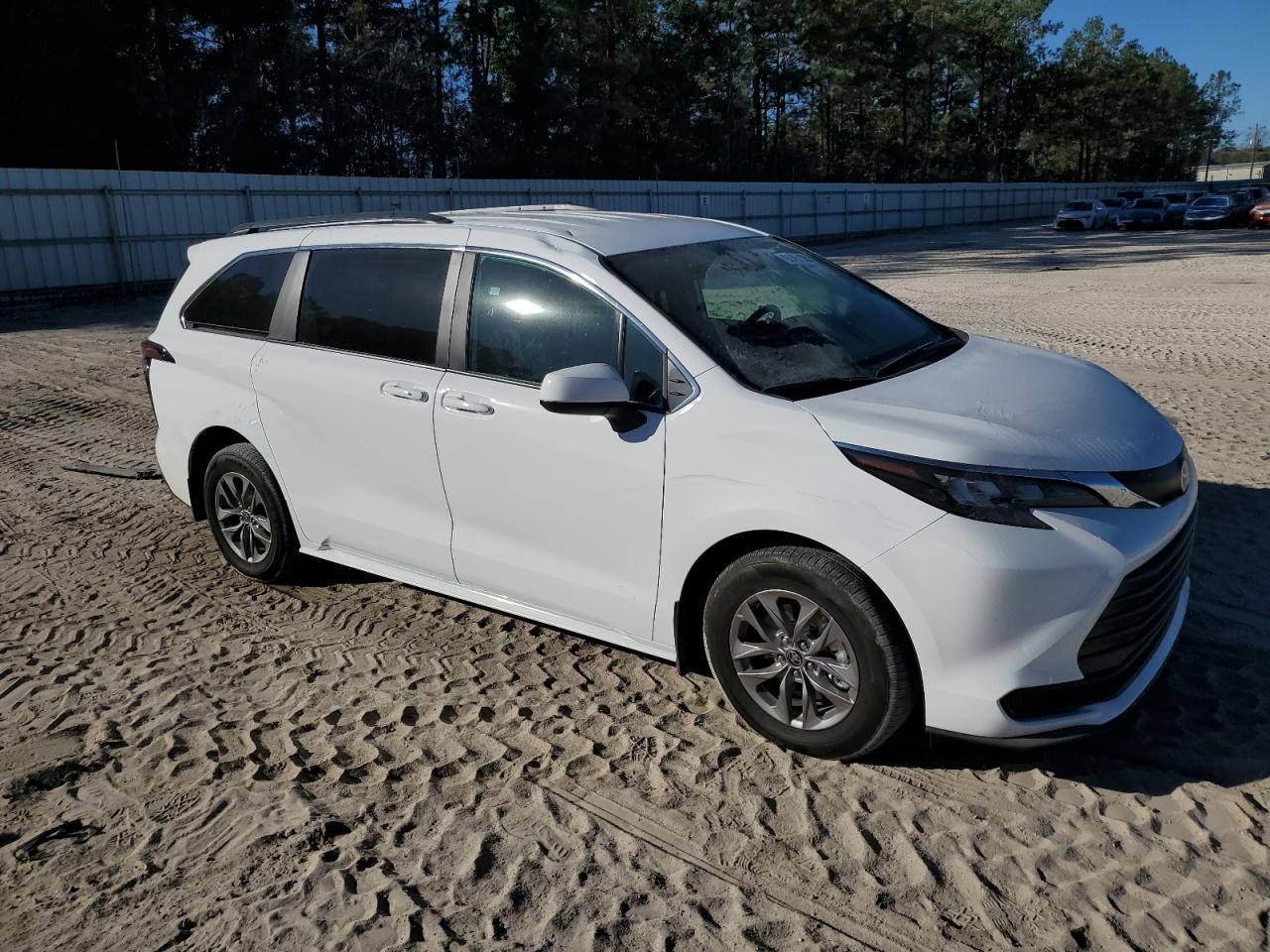 Toyota Sienna Le Image 5