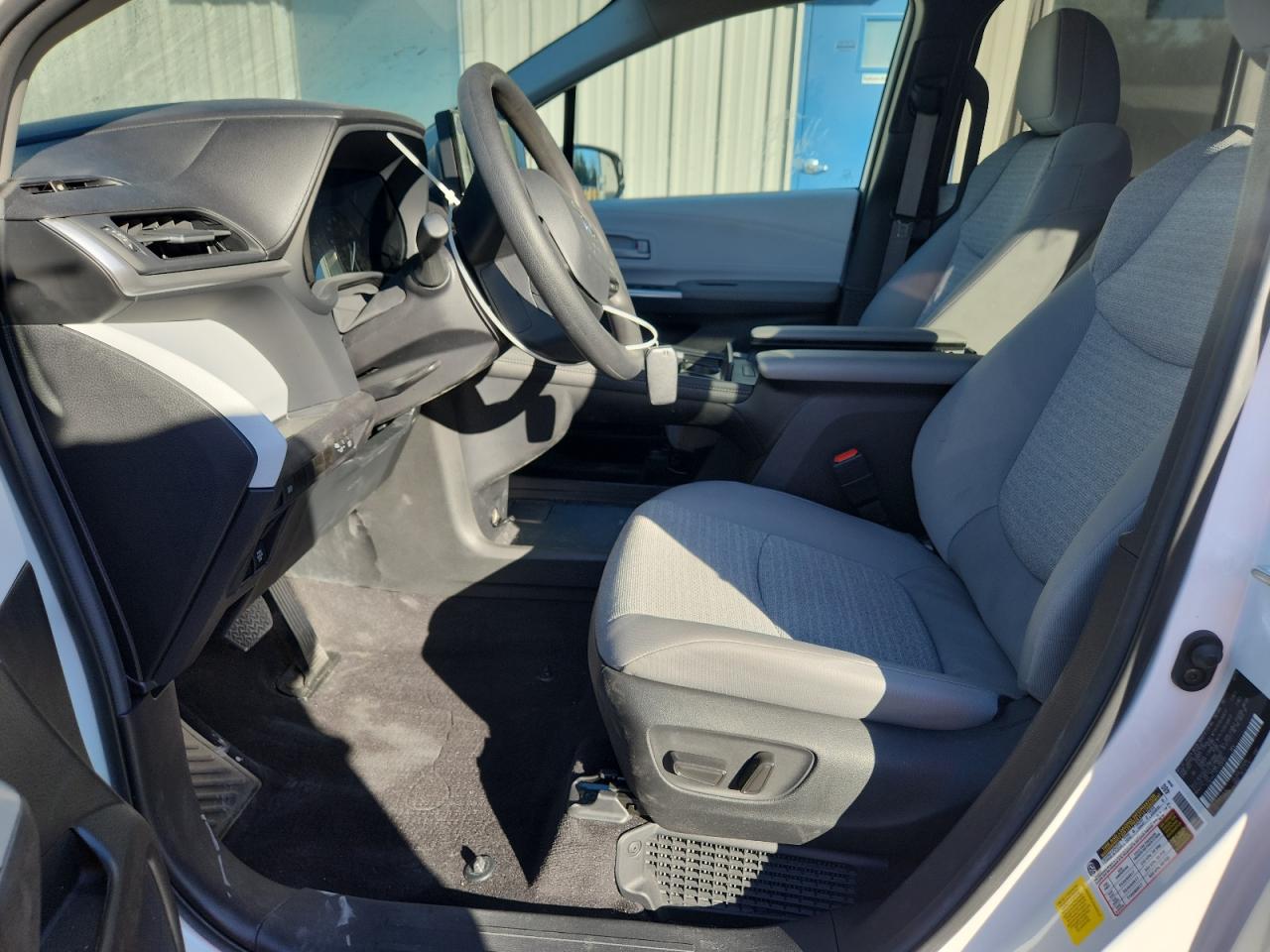 Toyota Sienna Le Image 8