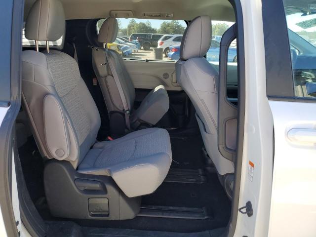 Toyota Sienna Le Image 13