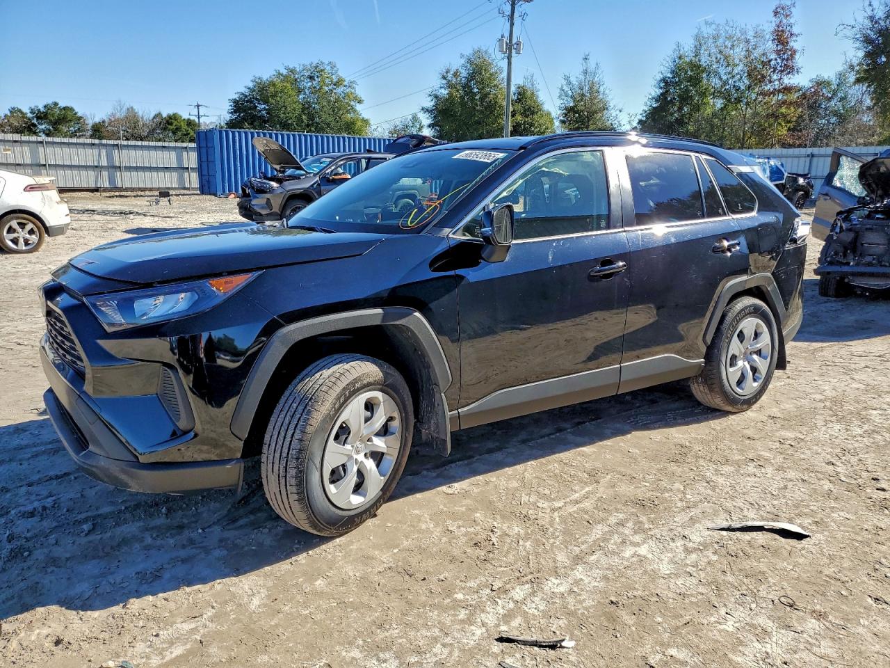 Toyota RAV4 Le Image 1