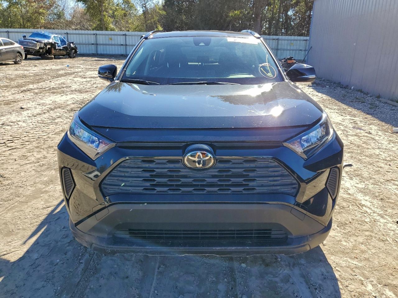 Toyota RAV4 Le Image 7