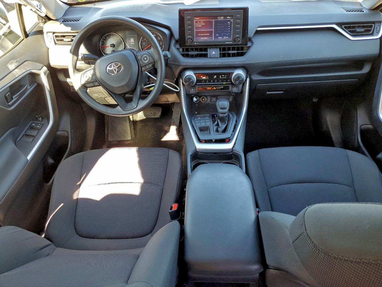 Toyota RAV4 Le Image 4