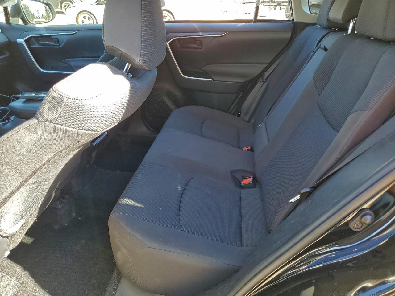 Toyota RAV4 Le Image 2